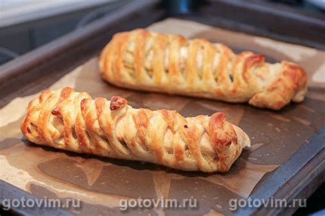 Пирог с капустой и лососем из готового слоеного теста. Рецепт с фото