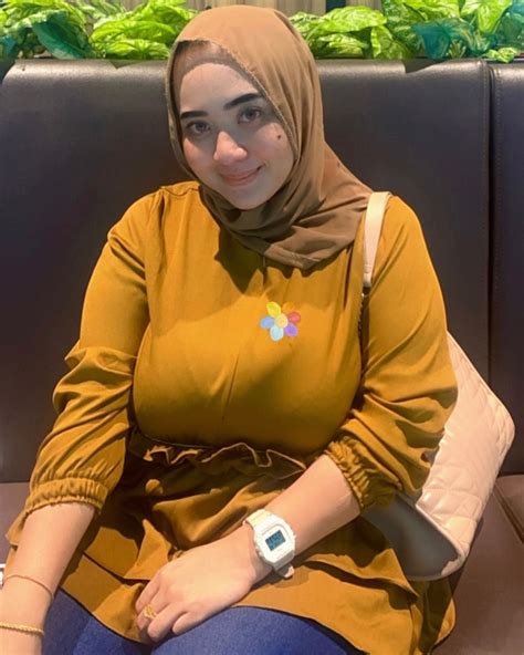 Pin oleh kancil kecil di Simpan Cepat | Gaya hijab, Hijab chic