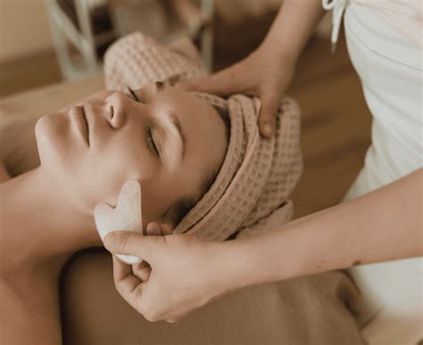 Wellness Wednesday: Everything You Need to Know About Gua Sha – City Nomads