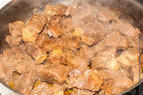 Тушеное мясо с луком - тушеная говядина с луком. Рецепт с фото ...