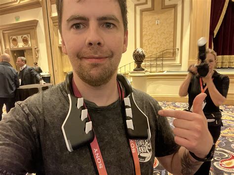 We tried smell-o-vision for VR — squirting scents in your face to set