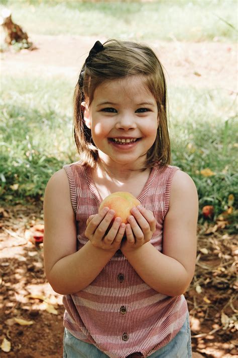 Peach Picking In The Summer Heat | Home On Oak