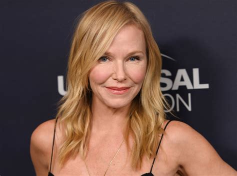 Kelli Giddish’s Husband Sent Her a Love Note in the Most Magical Way