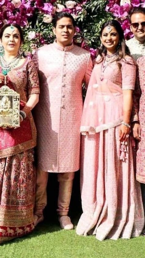 जानें मुकेश अंबानी की फैमिली है कितनी पढ़ी-लिखी
