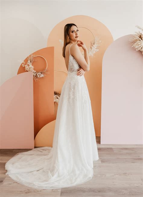 Types Of Wedding Dress Trains Explained — Cizzy Bridal Australia