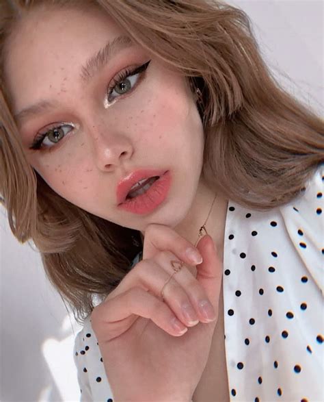 ULZZ4NG ♥︎% | Indie makeup, Cottagecore makeup looks, Cute makeup