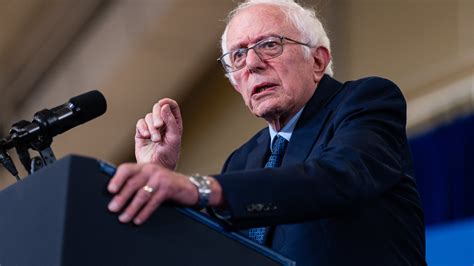 A Fiery Bernie Sanders Courts Blue-Collar Voters - The New York Times