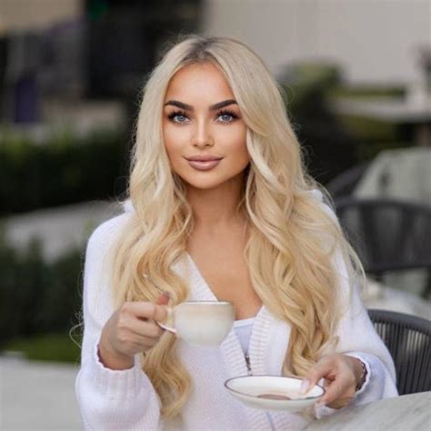 Charming bride Aleksandra from Lvov, Ukraine: I'm active and purposeful ...