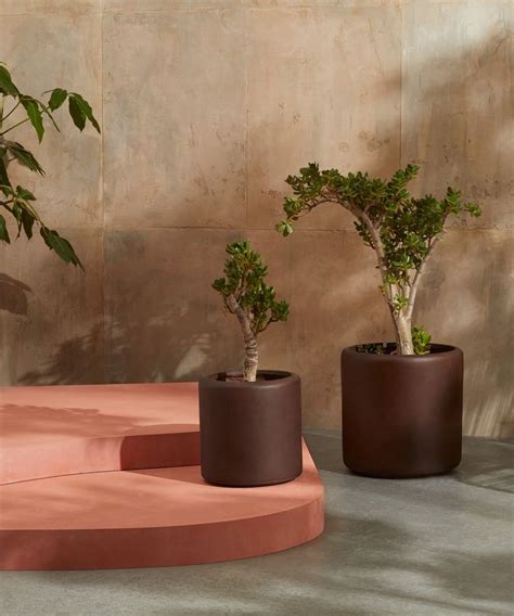 Rust pot | Garden styles, Industrial garden, Garden furniture