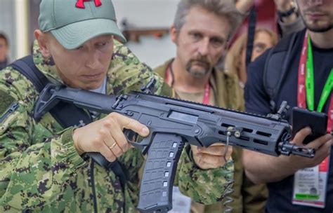 Что представляет из себя новый пластиковый автомат АМ-17 - Zefirka