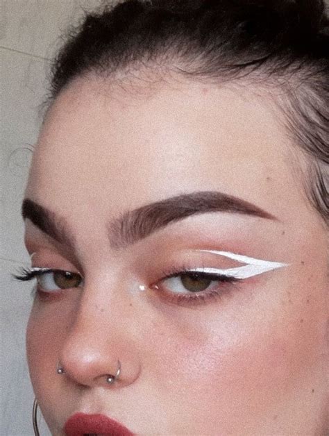 макияж, белые стрелки | No eyeliner makeup, Edgy makeup, Eye makeup