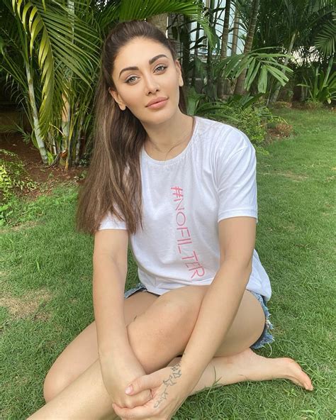 Shefali Jariwala's Feet are Tailored for Worship : r/indianfeet