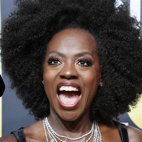 Viola Davis' Rocking A Gorgeous Fro At The Golden Globes [Pics] - Black