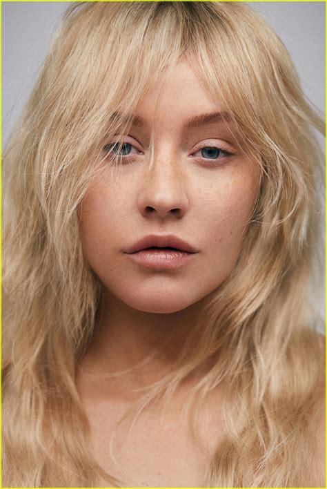 Christina Aguilera Shows Off Her Freckles for 'Paper' Transformation ...