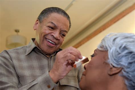 Reggie Wells, Oprah’s Makeup Artist For 30 Years, Dies At 76