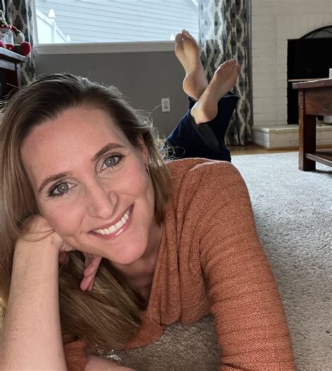 Sunny Soles Up : r/VerifiedFeet