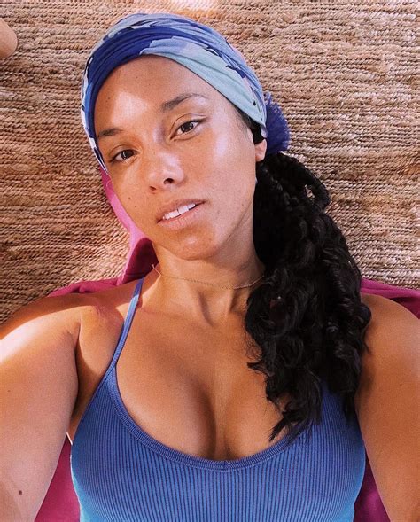 Alicia Keys' No-Makeup Makeup Beauty Look: Pics | Us Weekly