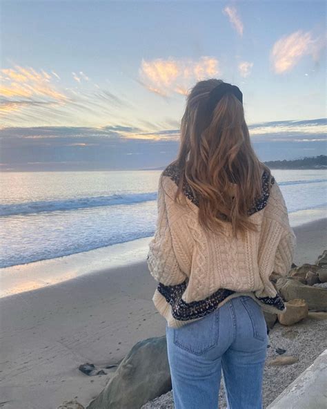 Arielle Reitsma | Sunsets are so healing | Instagram
