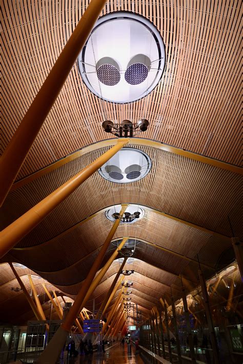 Madrid Airport arrivals hall – TASTY TRAVEL TITBITS