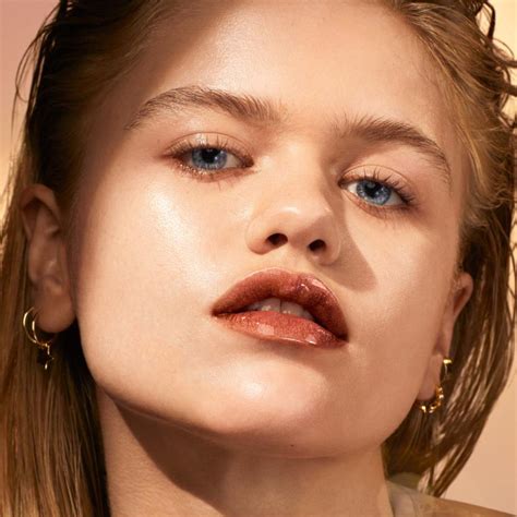 Maybelline New York Lifter Gloss, Hydrating Lip Gloss with Hyaluronic ...