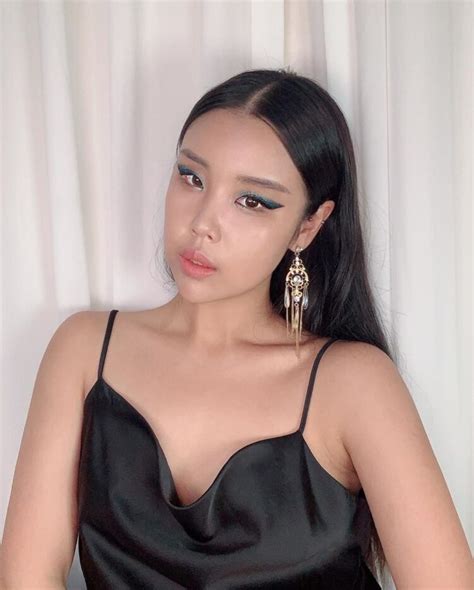 10 Hot Sexy Hwa Pyung Sim Bikini Pics