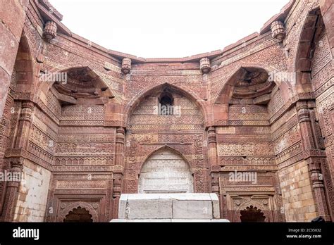 tomb of iltutmish Stock Photo - Alamy