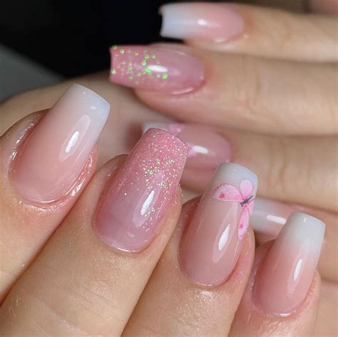 Unhas Pintadas Delicadas