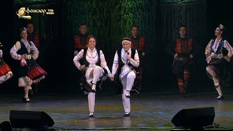 Николина и Мария Чакърдъкови - Ситно се хоро - YouTube