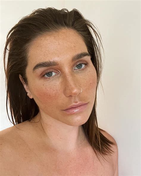 Kesha No Makeup Photo Shoot