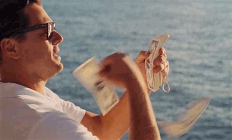 Spend money GIF - Conseguir el mejor gif en GIFER