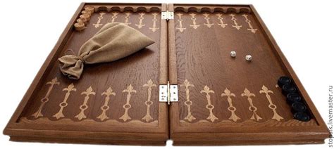 Пин на доске Backgammon