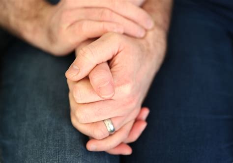 Unmarried people ‘may be at greater risk of depression’