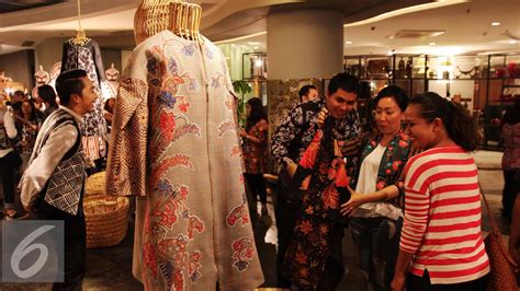 Batik Kudus Denny Wirawan di 8 Tahun Alun Alun Indonesia - Fashion ...