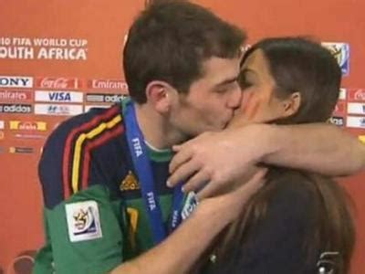 Iker Casillas and wife Sara on 'World Cup live TV kiss': “It makes us ...