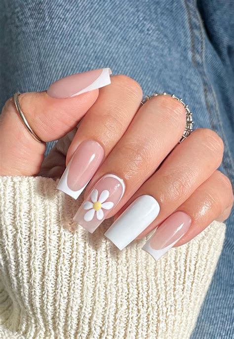 Bloom into Summer with Gorgeous Floral Nail Designs : Minimal & Pretty