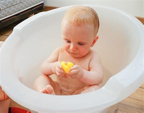 Banho Para Acalmar Criança - Banho antes de dormir acalma ou agita? – Betina Haubrich – Consultora ...