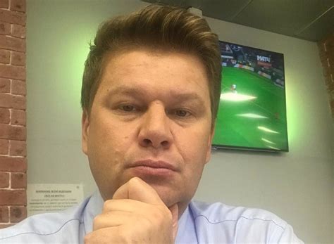 Дмитрий Губерниев пытается объяснить сыну причины развода | STARHIT