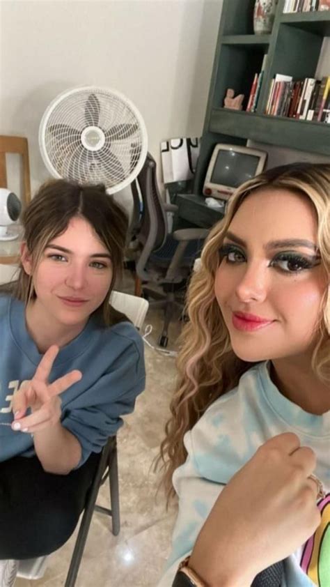 RIVERS Y ARI | Famosos, Chicas gamers, Celebridades divertidas