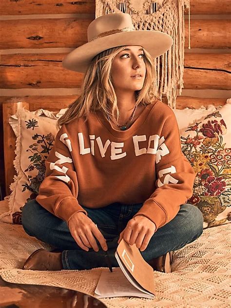 Lainey Wilson Collabs with Wrangler on New Fall/Winter Collection