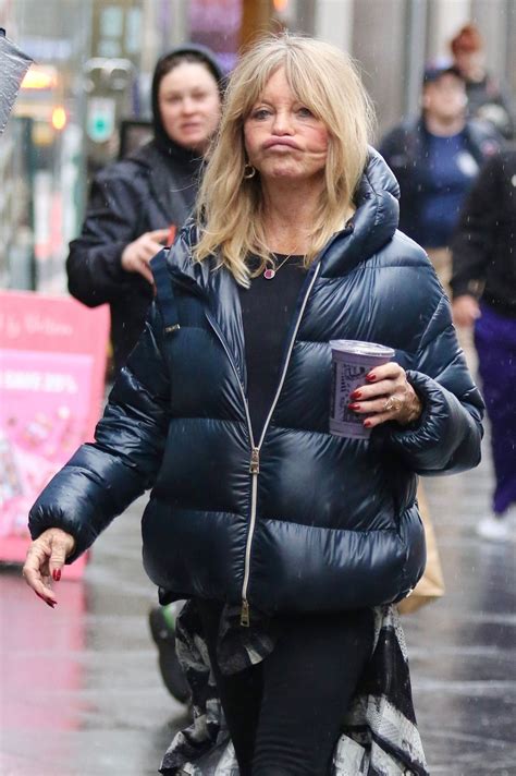 "Do Instagram Pics Correspond To The Reality?": Recent Paparazzi Photos