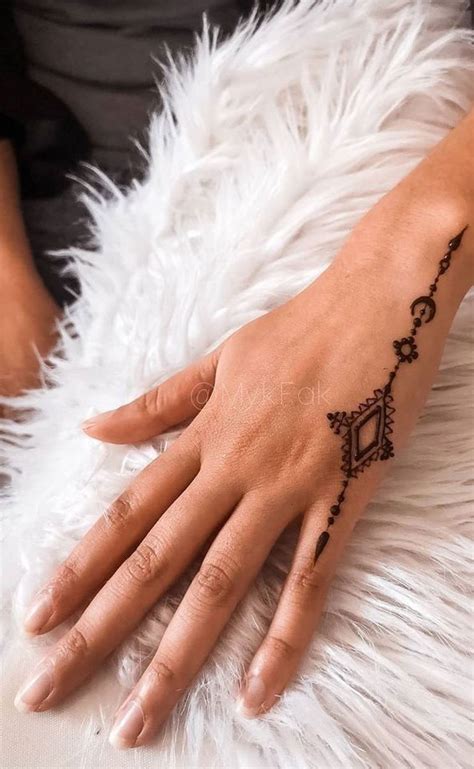 70 Minimal Henna Designs : Side Hand Henna I Take You | Wedding Readings | Wedding Ideas ...