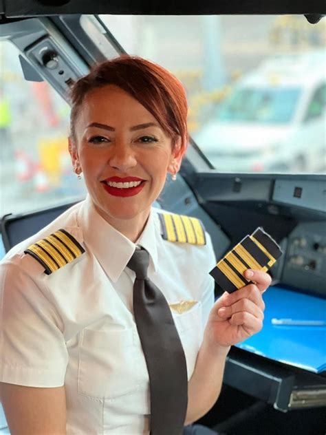 turkish woman  kuwaits  female captain pilot turkiye news
