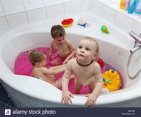 children playing in bath tub with pink water Stock Photo: 22980845 - Alamy