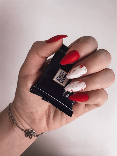Маникюр красный, разводы, мрамор, белый Red Acrylic Nails, Matte Nails ...