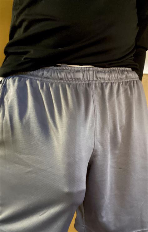 Bulge in shorts : r/Bulges