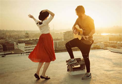 Download Singing Dancing Romantic Couple Picture | Wallpapers.com