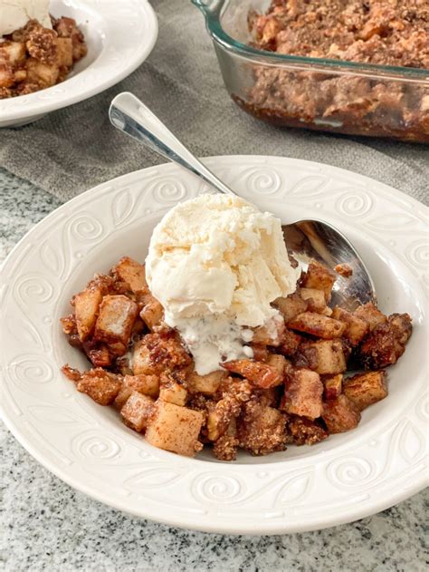 The Best Keto Apple Crisp Recipe Made with a Secret Ingredient
