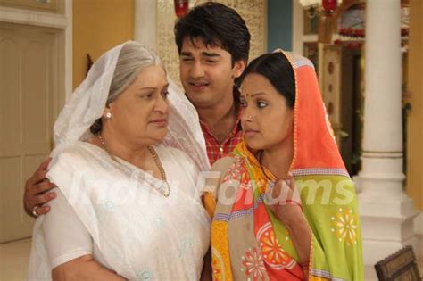 Mohan, Devki and Daksha in Hamari Devrani Photo