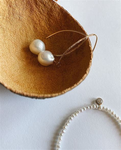 Классика жанра - жемчужные украшения | Pearl earrings, Jewelry, Pearls