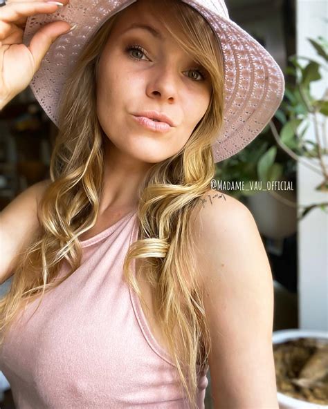 2020-06-16 22:34:50 madame_vau_official | Scrolller